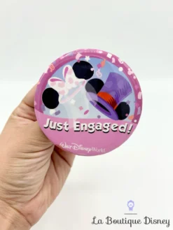 Badge Just Engaged Walt Disney World USA Mariage Weeding Rose