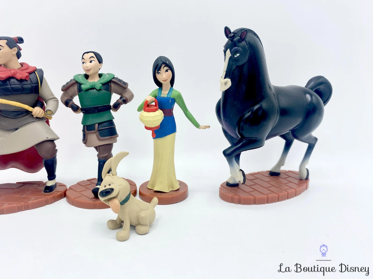 Figurines Mulan Playset Disney Store 2019 Disney Princess Li Shang Petit Frère Khan 3 Figurines Mulan Playset Disney Store 2019 Disney Princess Li Shang Petit Frère Khan – Image 3