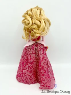 Poupée Aurore La Belle Au Bois Dormant Disney Store Princesse Rose 30 Cm -Magasin De Décoration Disney poupee aurore la belle au bois dormant disney store mannequin princesse robe rose complete 2