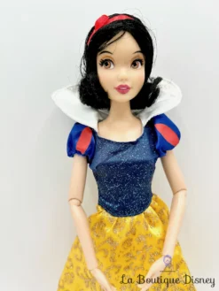 Poupée Blanche Neige Disney Store Princesse Mannequin Robe Souillon 30 Cm -Magasin De Décoration Disney poupee blanche neige et les sept nains disney store mannequin robe souillon 2