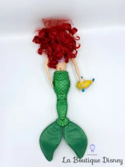 Poupée Chantante Ariel De Luxe Disney Store La Petite Sirène Polochon Queue Articulée 45 Cm -Magasin De Décoration Disney poupee chantante ariel de luxe 45 cm polochon part of your wold articulee queue 2016 2