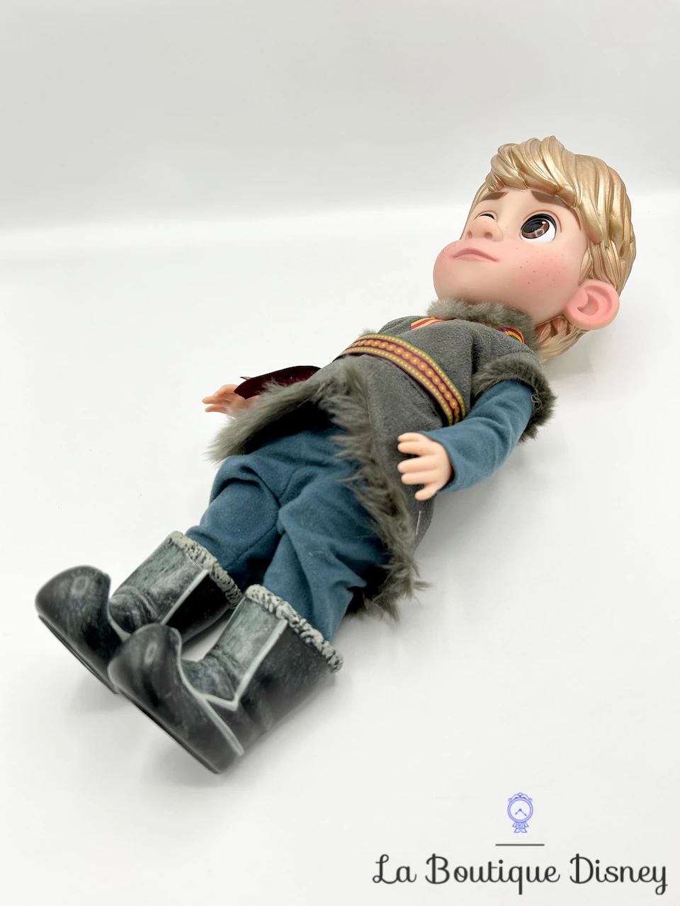Poupée Kristoff La Reine Des Neiges Animators Collection V3 Disney Store Prince 40 Cm 4 Poupée Kristoff La Reine Des Neiges Animators Collection V3 Disney Store Prince 40 Cm – Image 4