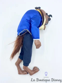Poupée La Bête Disney Store La Belle Et La Bête Mannequin Prince 35 Cm -Magasin De Décoration Disney poupee mannequin la bete disney store la belle et la bete marron bleu 3