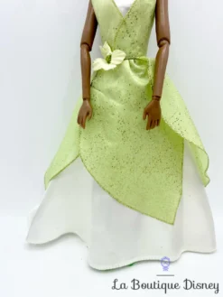 Poupée Tiana La Princesse Et La Grenouille Disney Store Mannequin Robe Verte 32 Cm -Magasin De Décoration Disney poupee tiana la princesse et la grenouille disney store mannequin 4