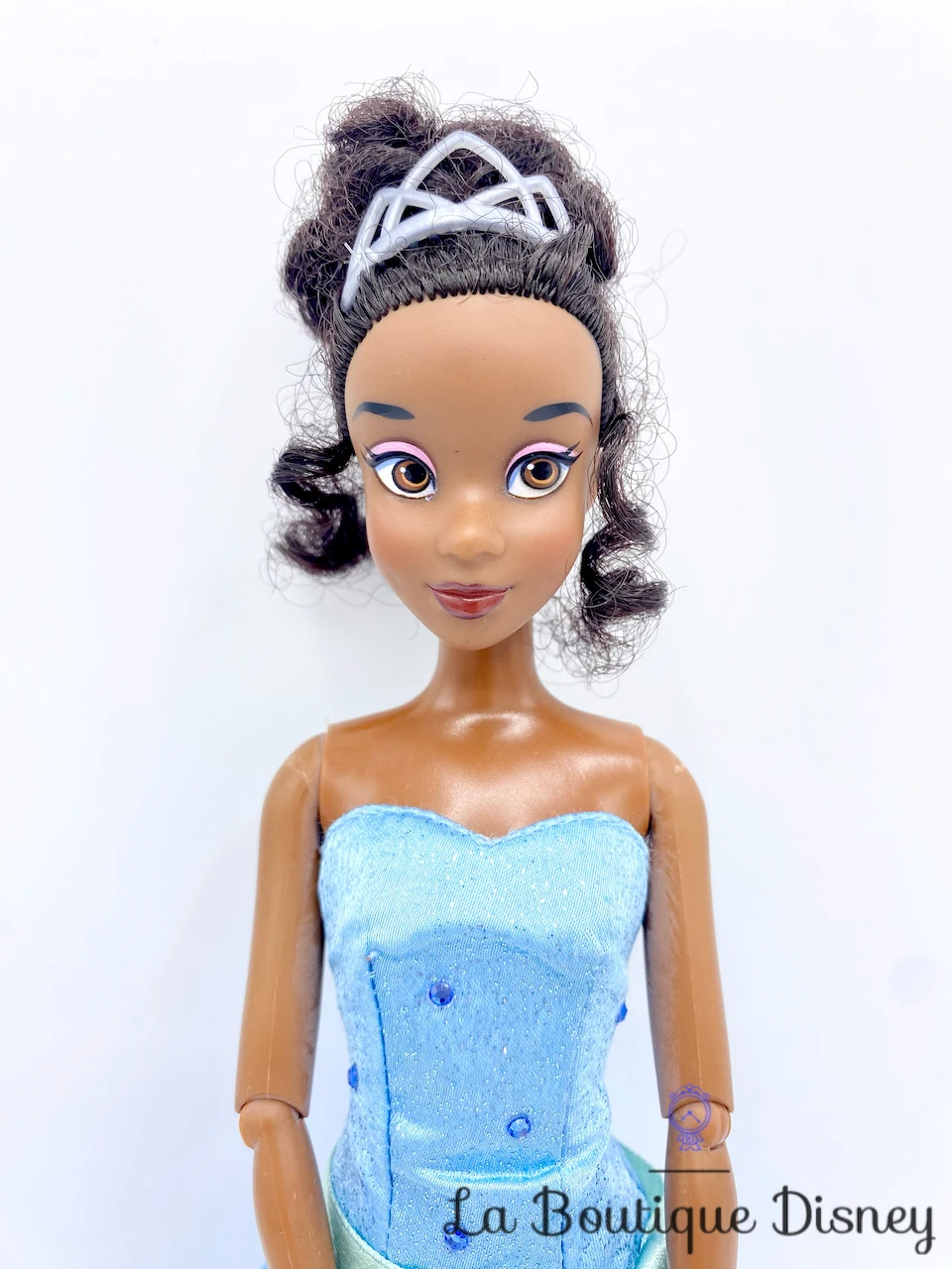 Poupée Tiana La Princesse Et La Grenouille Disney Store Mannequin Robe Bleue 33 Cm 2 Poupée Tiana La Princesse Et La Grenouille Disney Store Mannequin Robe Bleue 33 Cm – Image 2
