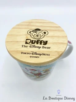 Tasse Duffy Very Merry Snowtime The Disney Bear Tokyo Disney Sea 2016 Japon Mug Ours Noël Christmas -Magasin De Décoration Disney tasse duffy noel the disney bear tokyo disney sea mug couvercle bois 3
