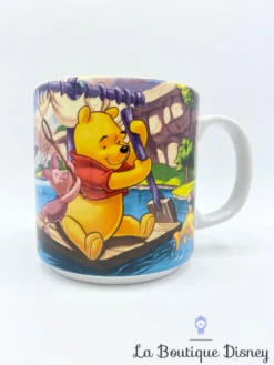 Tasse Scène Winnie L'ourson Disney Store Classics 2002 Mug Scène Film Pêche Eau